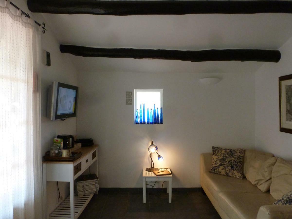 River Ebro Holidays Tivenys Exterior foto